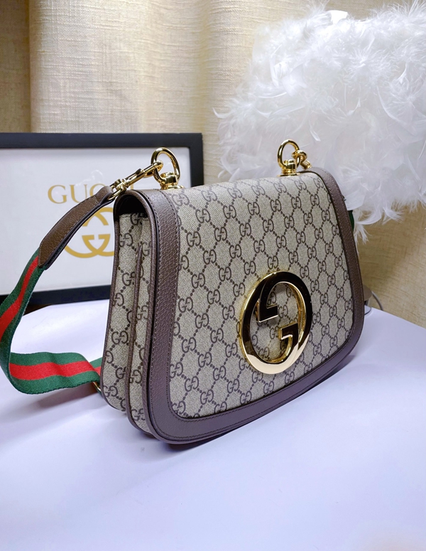 激安グッチバッグコピー背面デザイン